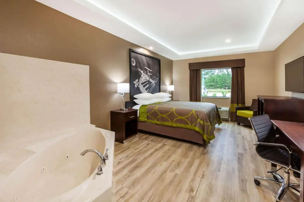 Super 8 by Wyndham Kingwood Houston North