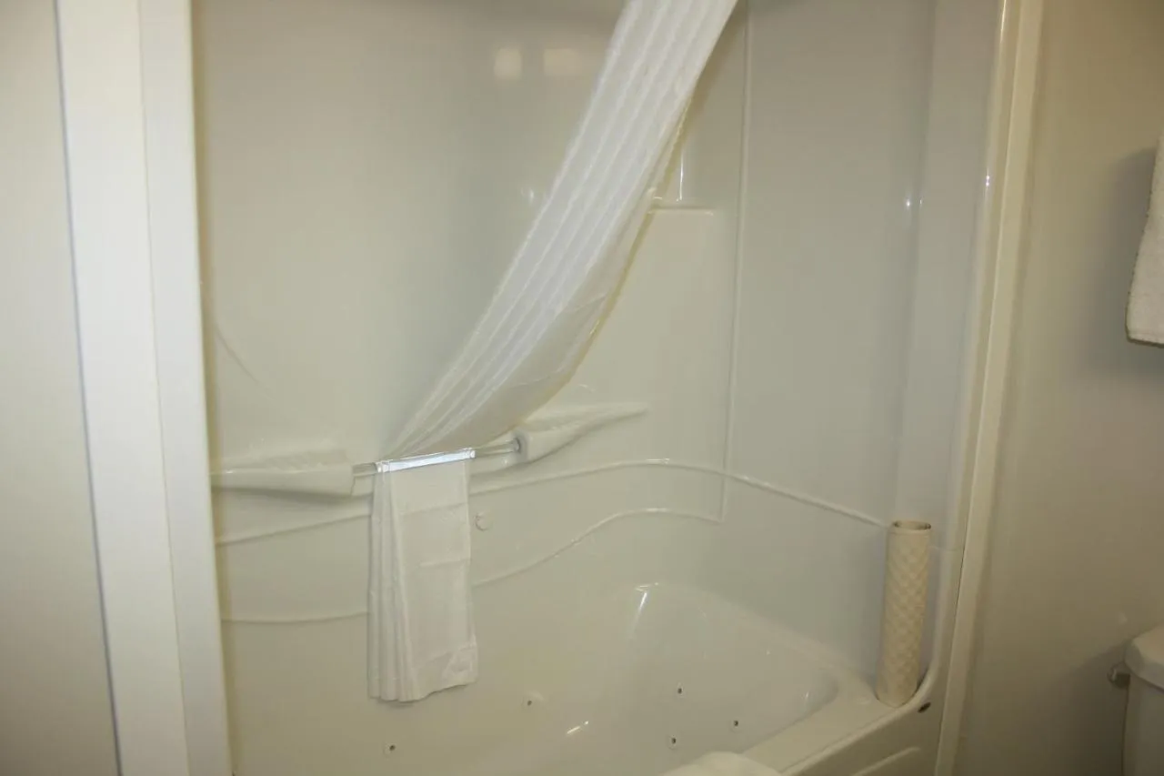 Crossroads Inn & Suites